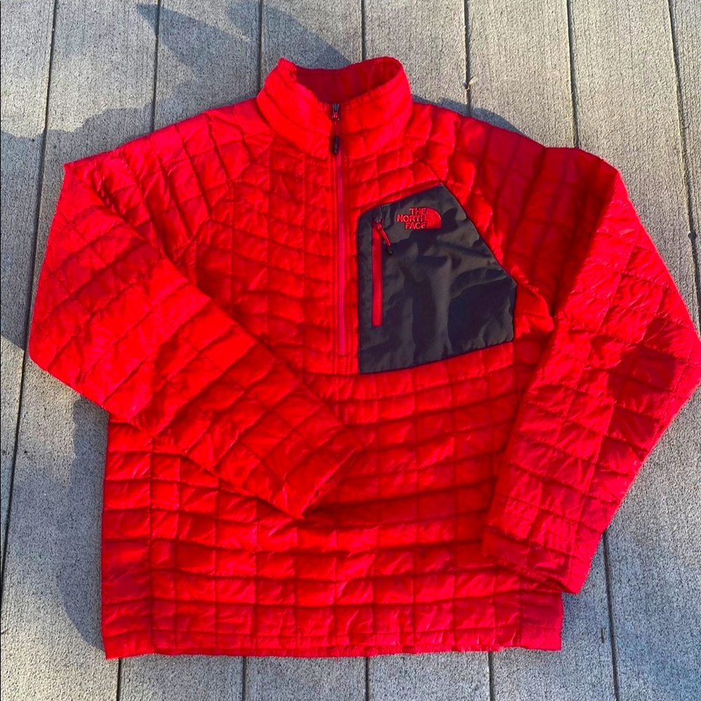Lightly used north face light puffer jacket
